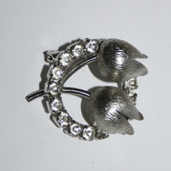 Vintage silver and rhinestone flower brooch - Picture 3 of 4